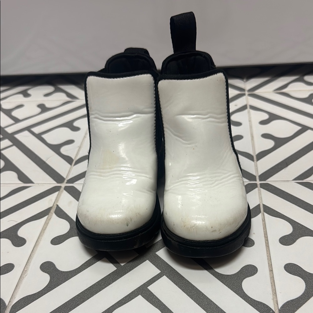 Native toddler girl Chelsea Boots